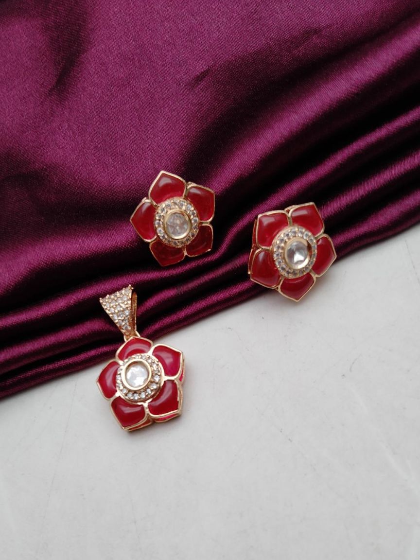 PENDANT SETS IN KUNDAN (VILANDI) STYLE | DESIGN - 66175