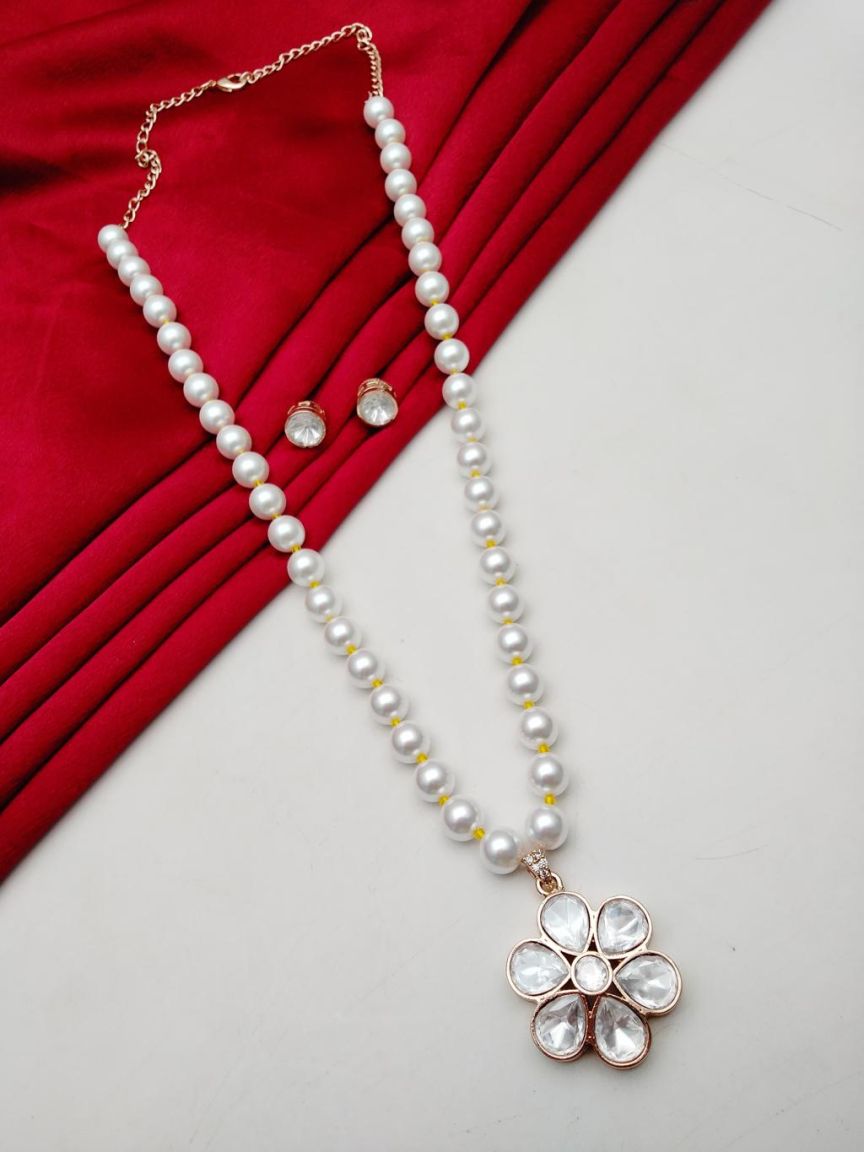 PENDANT SETS IN KUNDAN (VILANDI) STYLE | DESIGN - 66182