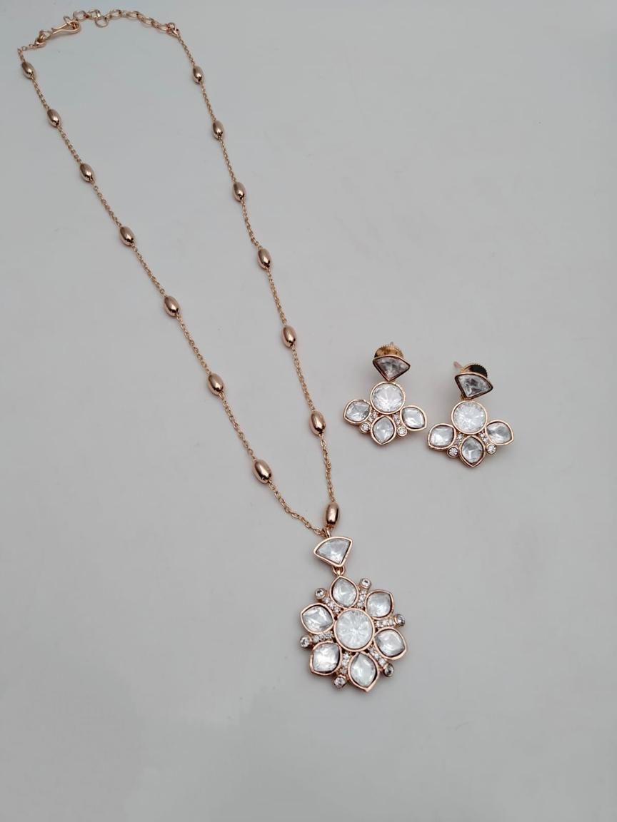 PENDANT SETS IN KUNDAN (VILANDI) STYLE | DESIGN - 66184