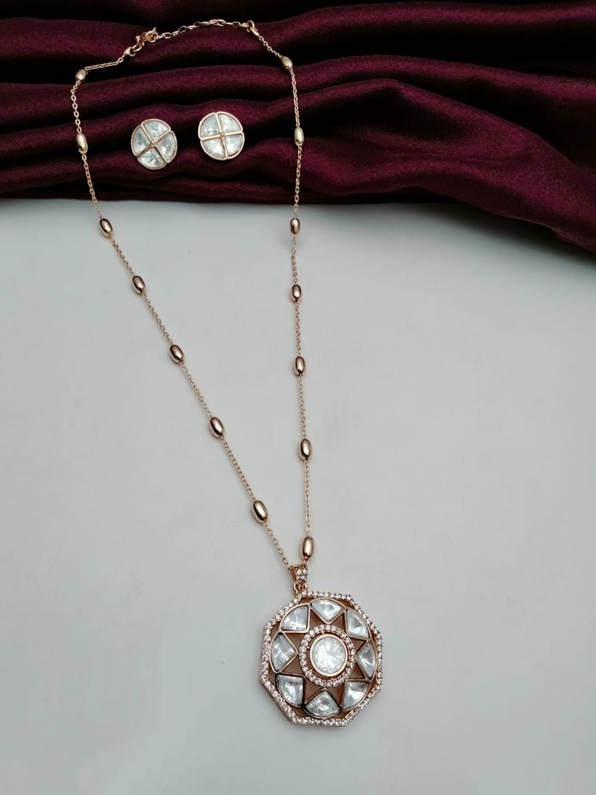 PENDANT SETS IN KUNDAN (VILANDI) STYLE | DESIGN - 66185