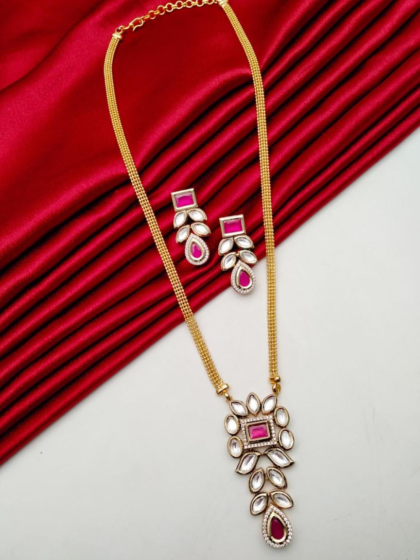 PENDANT SETS IN KUNDAN (VILANDI) STYLE | DESIGN - 66187
