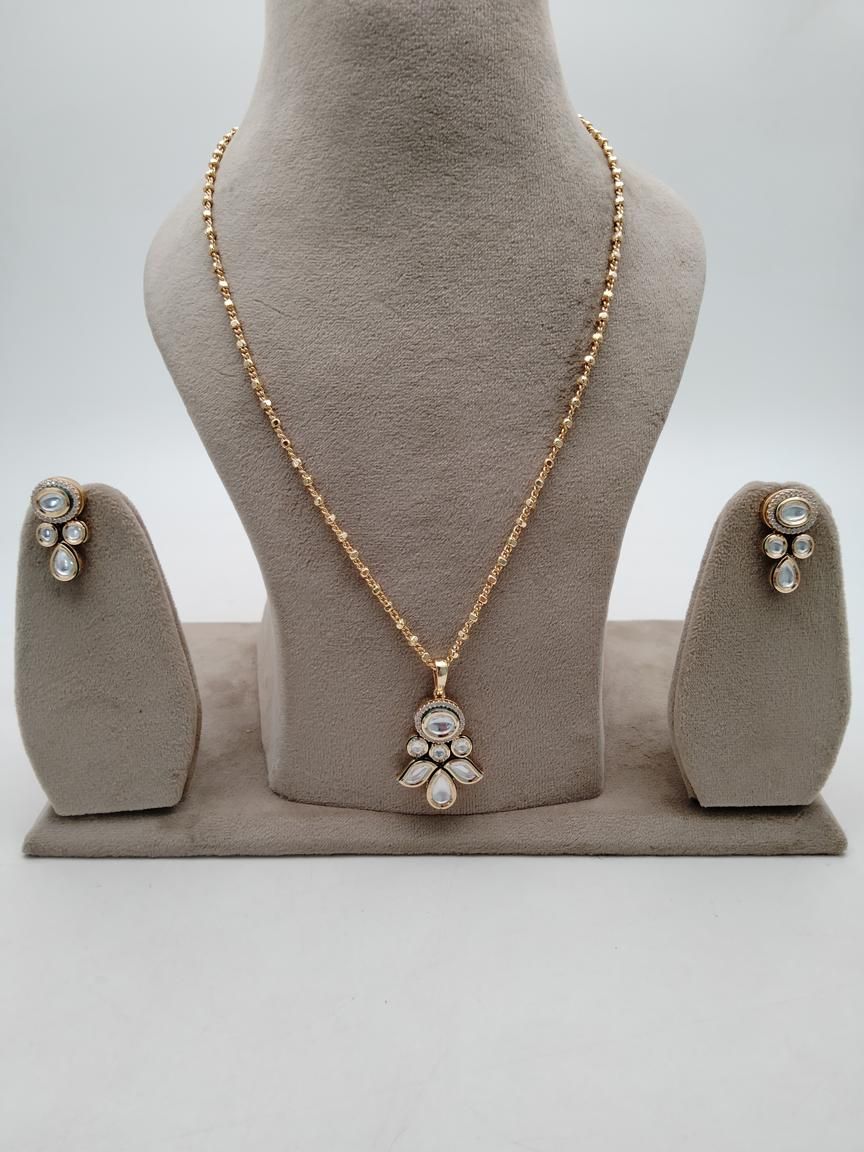 PENDANT SETS IN KUNDAN (VILANDI) STYLE | DESIGN - 66189