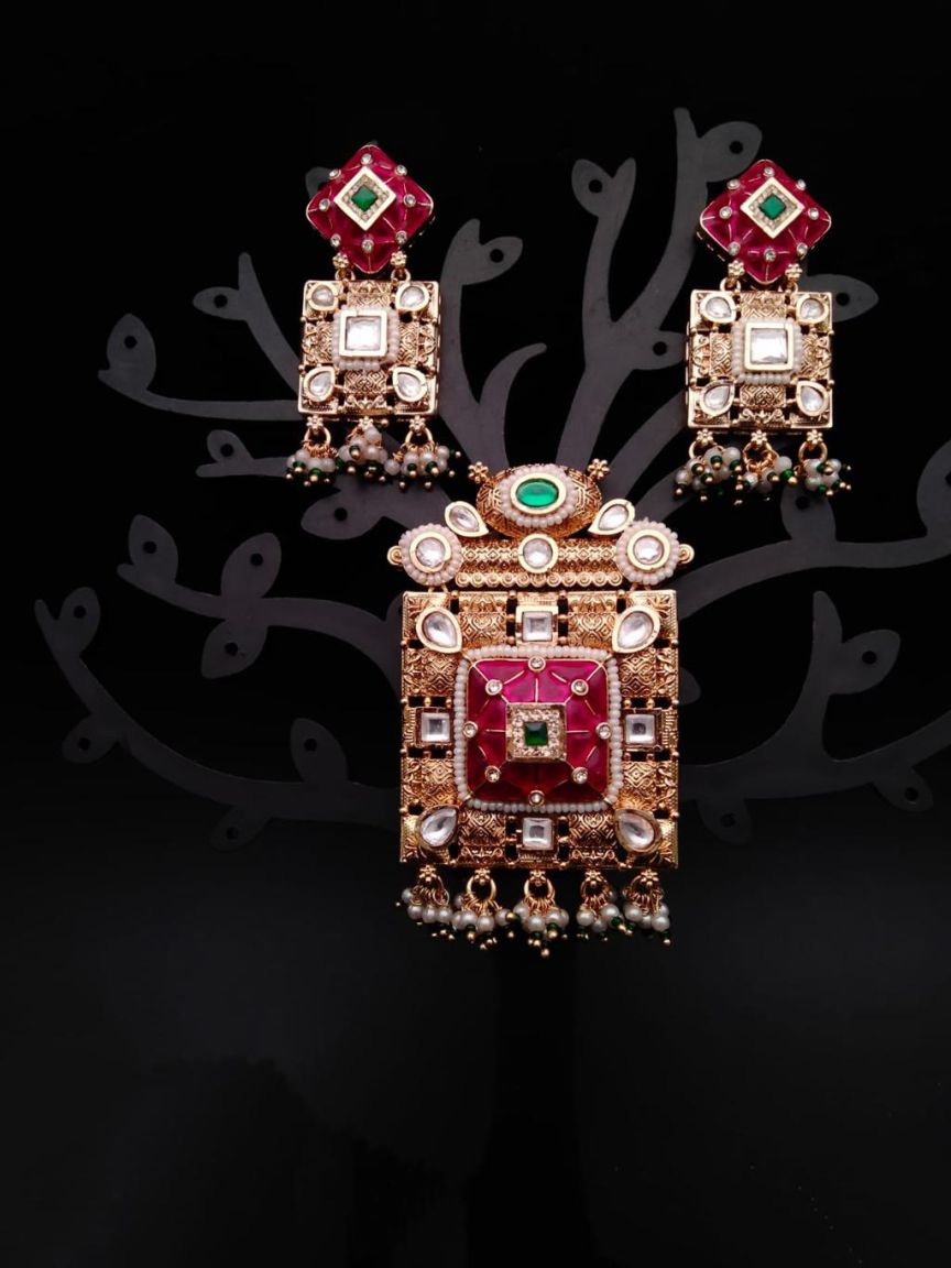 PENDANT SETS IN POLKI (GOLD POLISH) STYLE | DESIGN - 36158