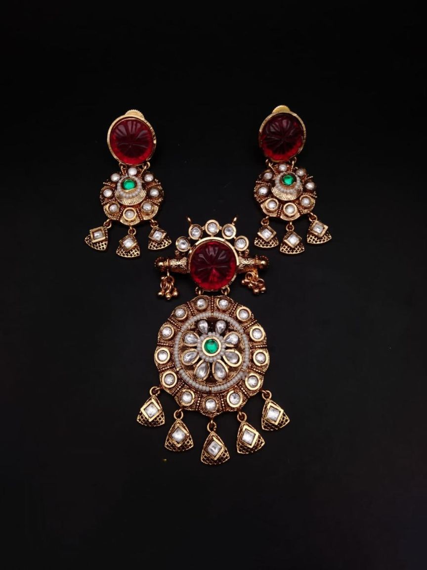 PENDANT SETS IN POLKI (GOLD POLISH) STYLE | DESIGN - 36284