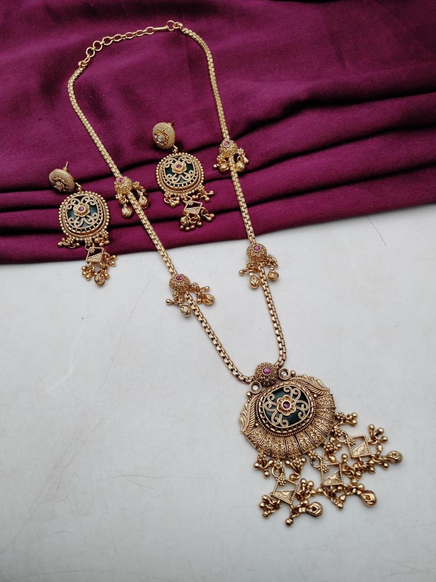 PENDANT SETS IN POLKI (GOLD POLISH) STYLE | DESIGN - 36426