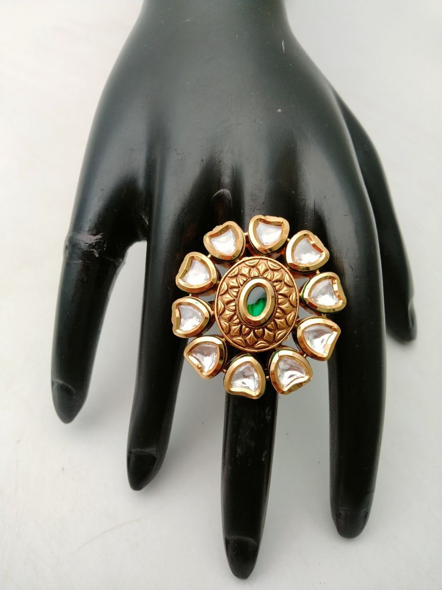 kundan-rings-RGK70113GRGD