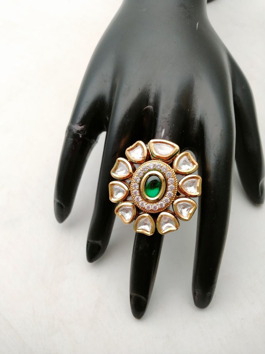 kundan-rings-RGK70114GRGD