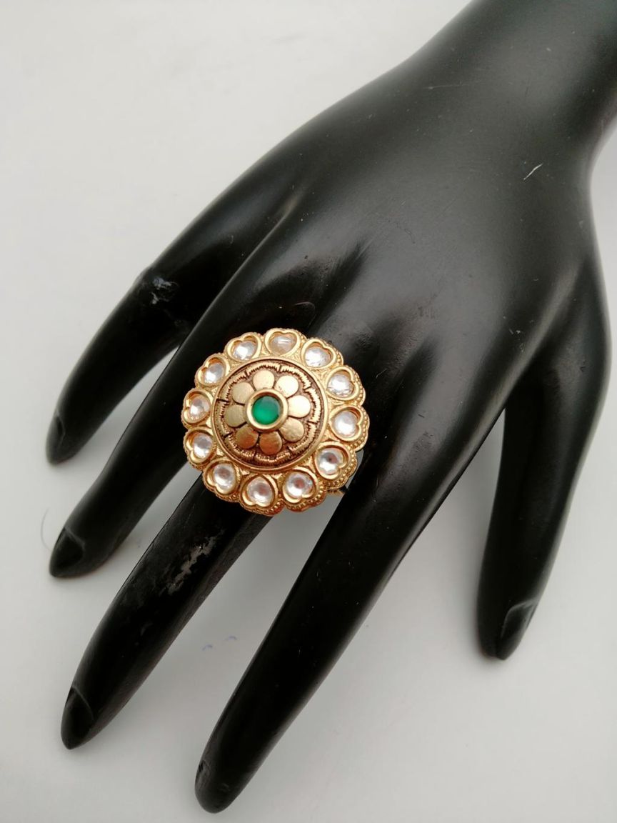 kundan-rings-RGK70133GRGD
