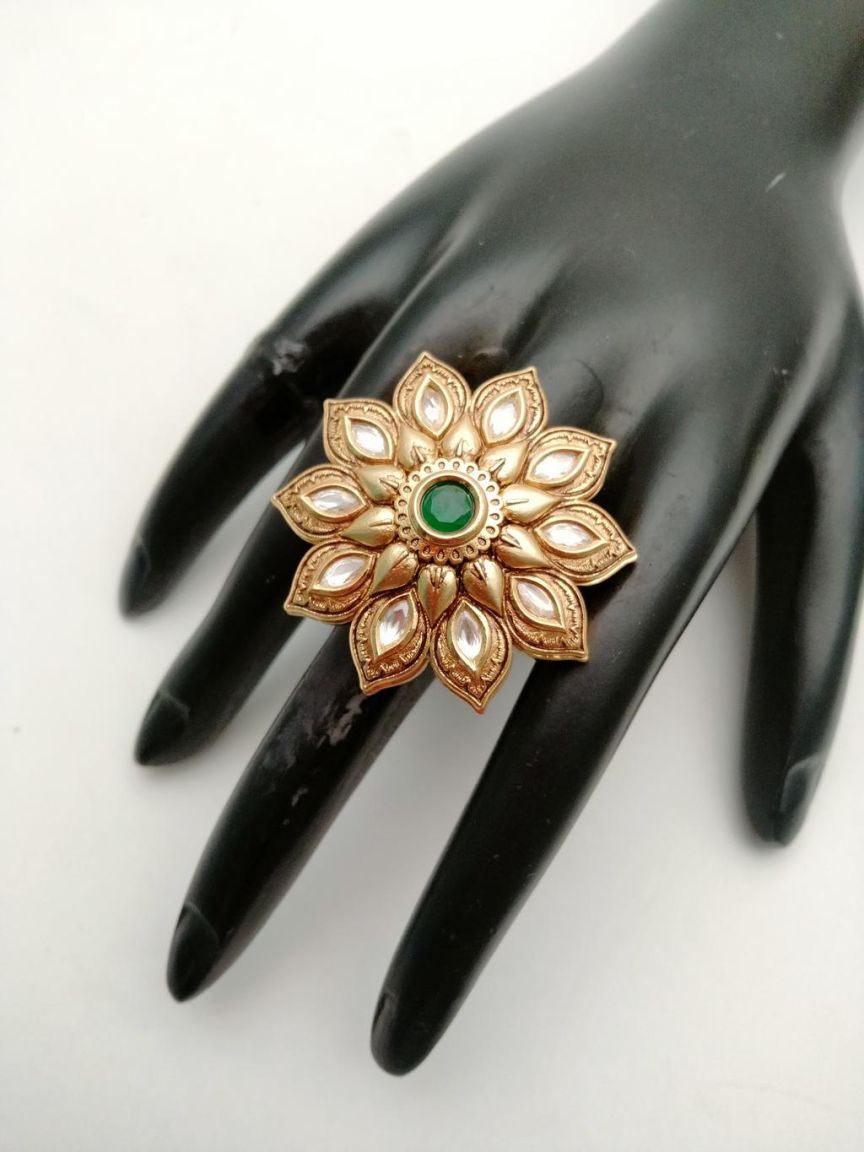 kundan-rings-RGK70134GRGD