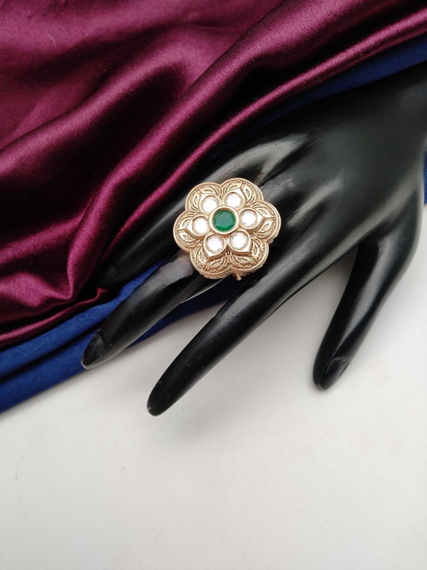 kundan-rings-RGK70164GRGD