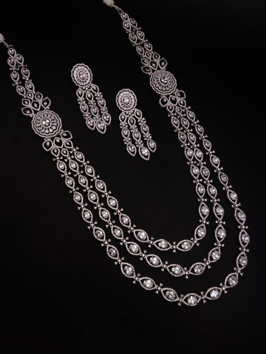 SIDE BROOCH IN AD STYLE | DESIGN - 84002