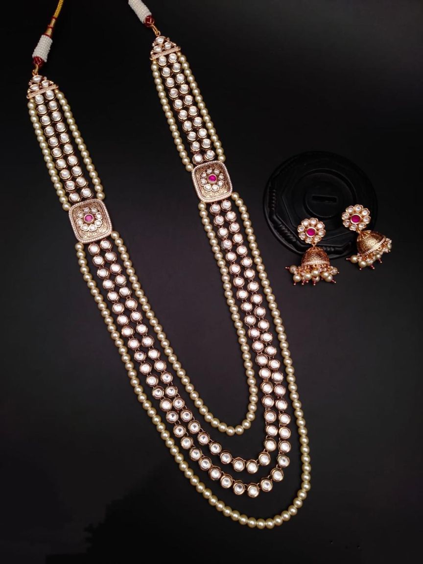 SIDE BROOCH IN KUNDAN (VILANDI) STYLE | DESIGN - 83003