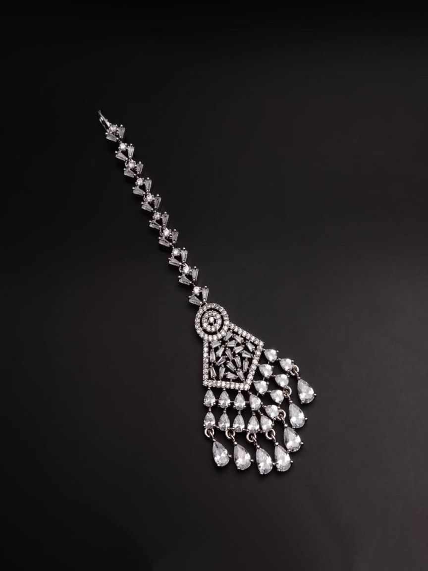 TIKA IN AD STYLE | DESIGN - 39050