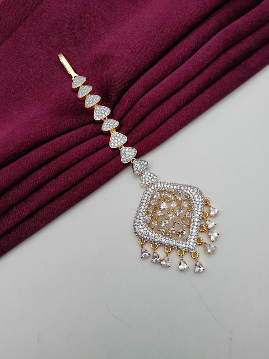 TIKA IN AD STYLE | DESIGN - 39069