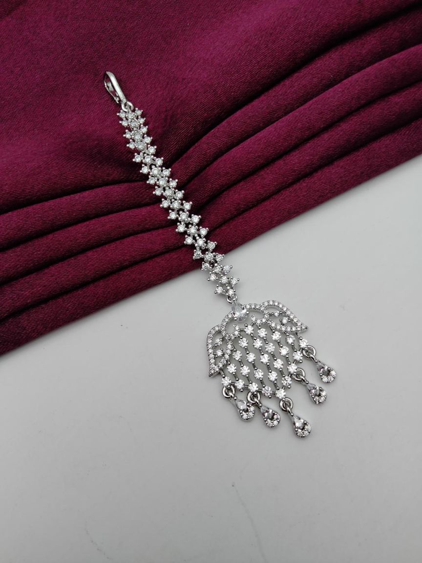 TIKA IN AD STYLE | DESIGN - 39075